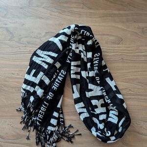 Robin Ruth Black and White Scarf